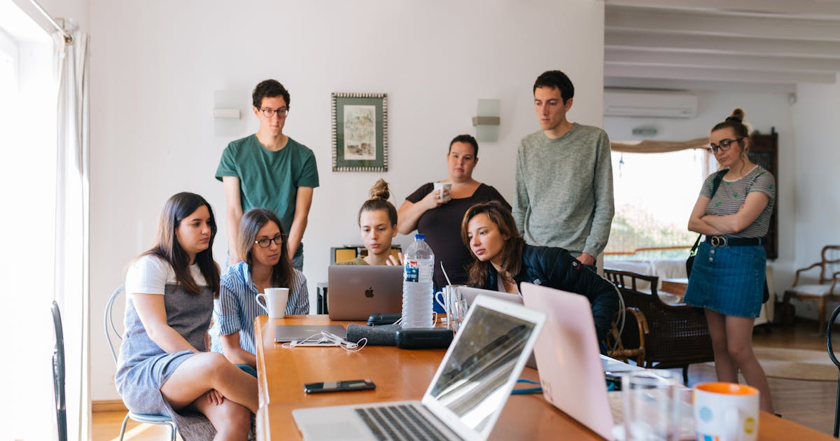 LinkedIn for Recent Graduates: Building Your Profile with Limited Experience